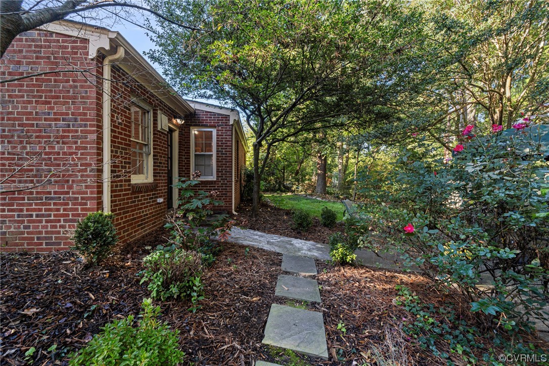 1018 Ridge Top Road Henrico, VA 23229 - Photo 32 of 33 a backyard of a house with lots of green space