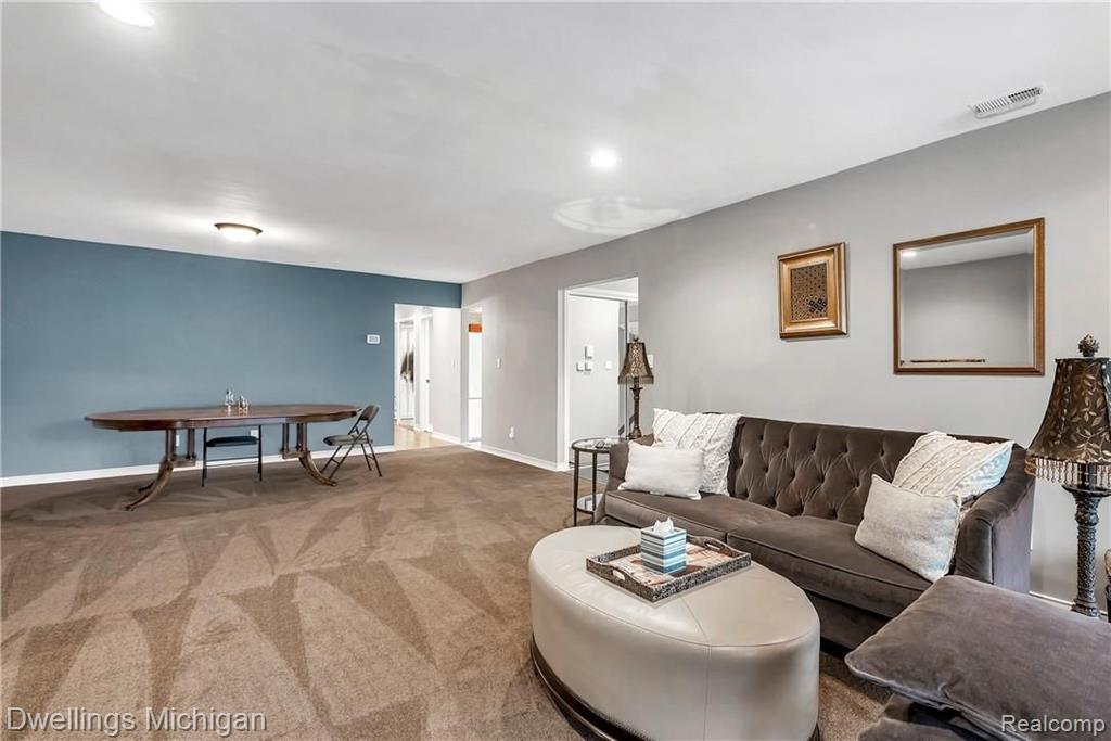 29726 Pine Ridge Circle Farmington Hills, MI 48331 - Photo 11 of 34