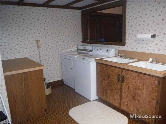 916 Lake Shore Road Grosse Pointe, MI 48236 - Photo 28 of 30 31181165-27.JPG