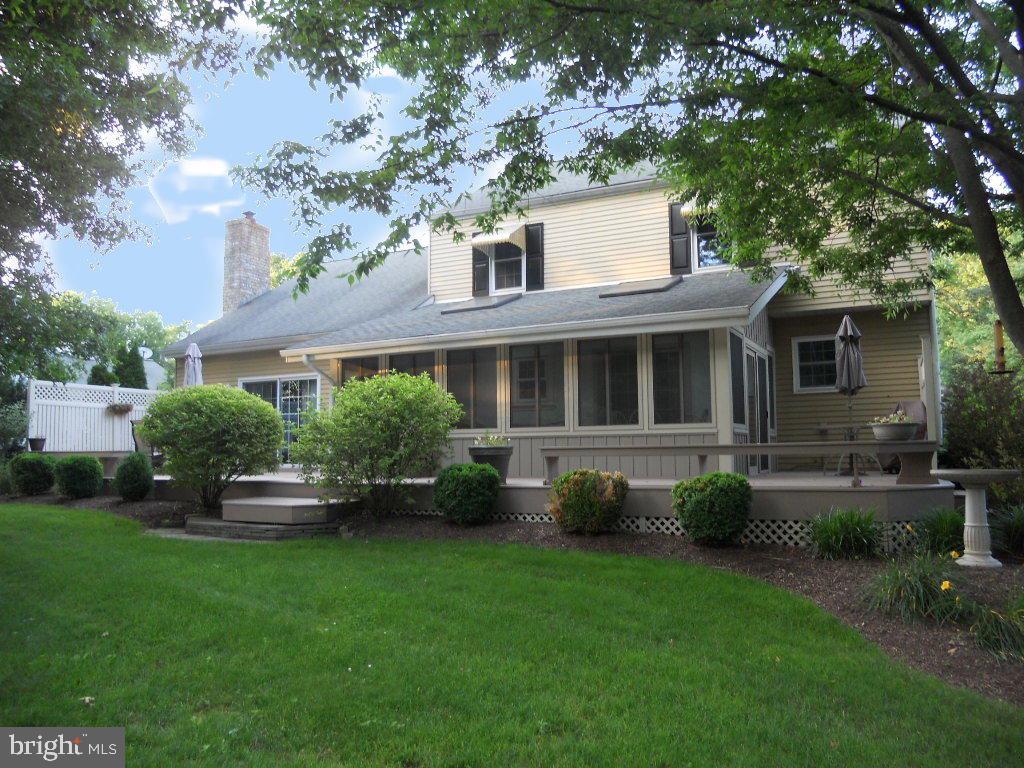 127 St Thomas Road Lancaster, PA 17601 - Photo 3 of 18