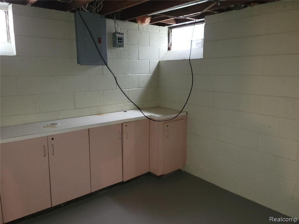 8439 Stephens Center Line, MI 48015 - Photo 19 of 22 Gallery Image 19