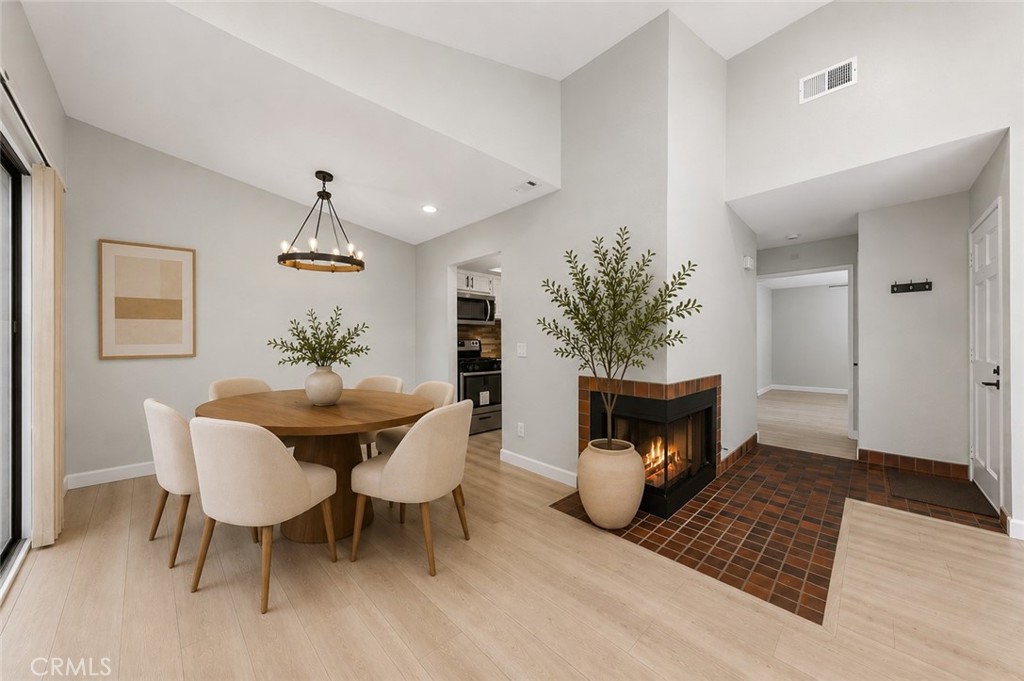 600 Central Avenue, Unit 376 Riverside, CA 92507 - Photo 8 of 27 Dining area. Virtual staged.