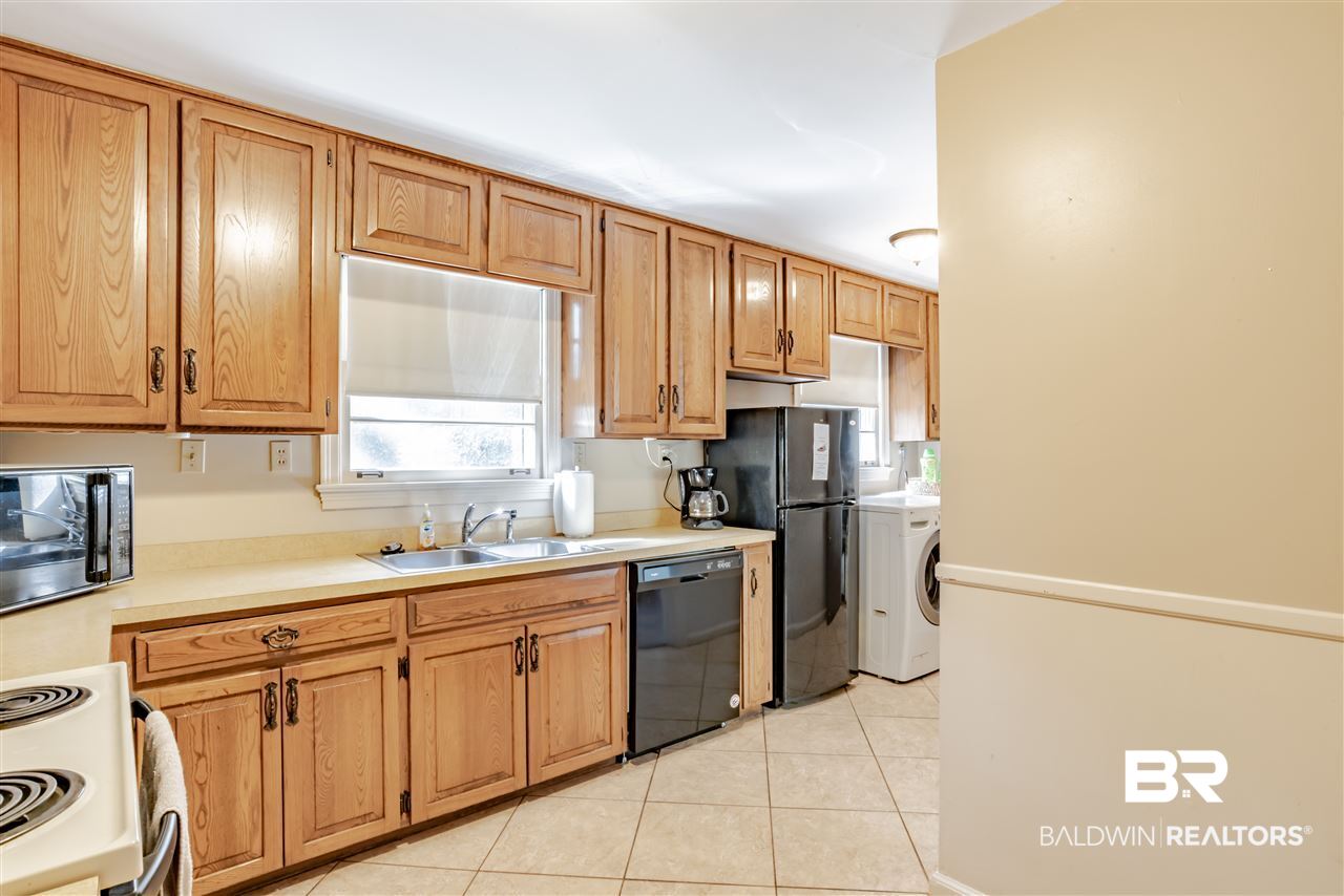 407 Thornton Place Mobile, AL 36609 - Photo 9 of 25