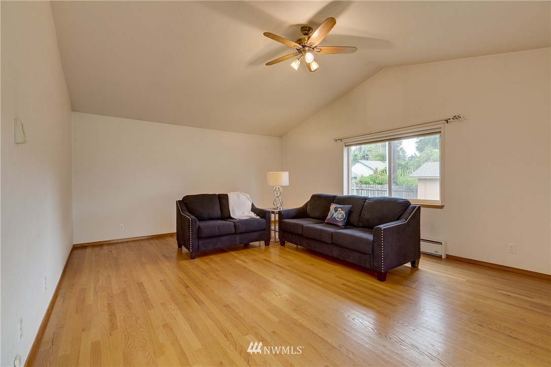20931 Elberta Road Lynnwood, WA 98036 - Photo 9 of 24 Gallery Image 9