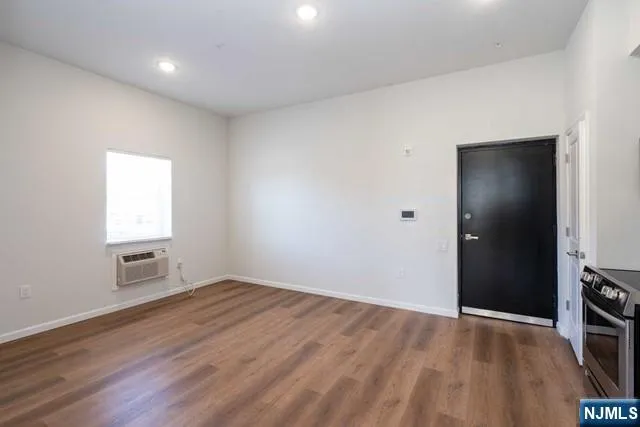 $2,000 | 72 Burroughs Place, Unit 5, Bloomfield, NJ 07003