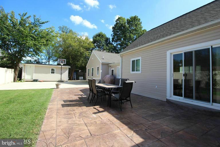 6720 Edsall Road Springfield, VA 22151 - Photo 24 of 26 Exterior (Rear)