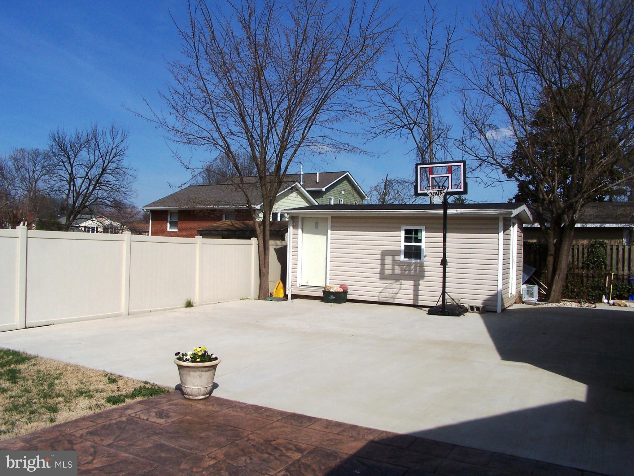 6720 Edsall Road Springfield, VA 22151 - Photo 25 of 26 Exterior (Rear)