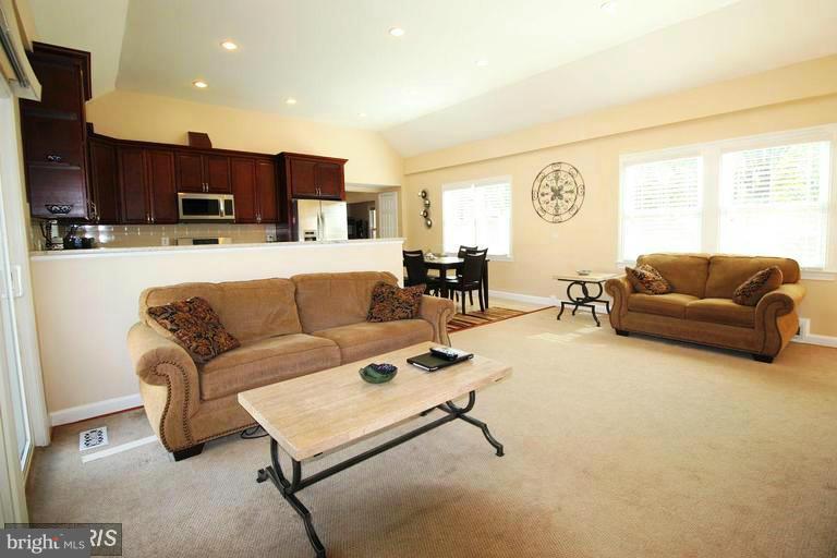 6720 Edsall Road Springfield, VA 22151 - Photo 7 of 26 Living Room