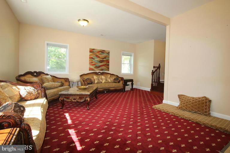 6720 Edsall Road Springfield, VA 22151 - Photo 9 of 26 Family Room