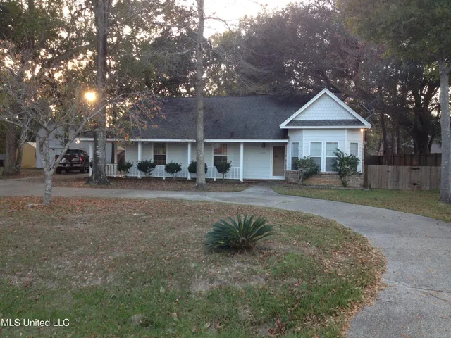 $185,000 | 2621 Beachview Drive, Ocean Springs, MS 39564