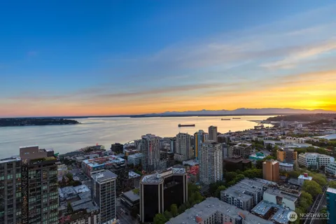 $925,000 | 588 Bell Street, Unit 2102S, Seattle, WA 98121