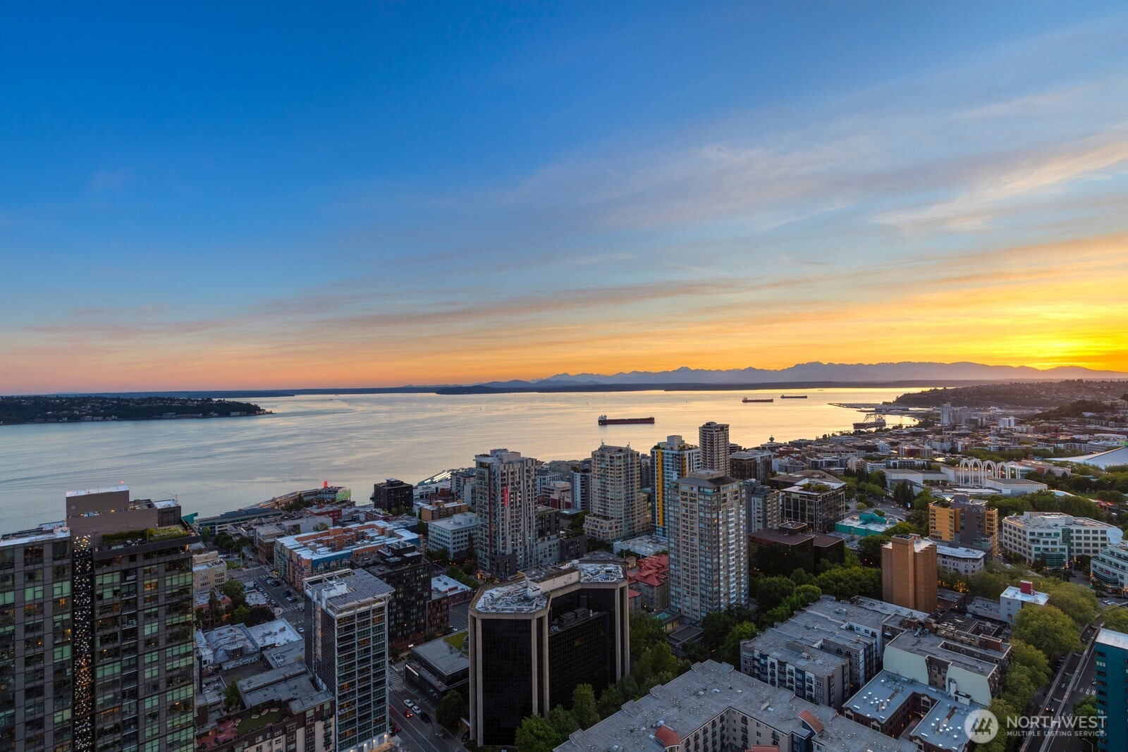 588 Bell Street, Unit 2102S Seattle, WA 98121 - Photo 33 of 37