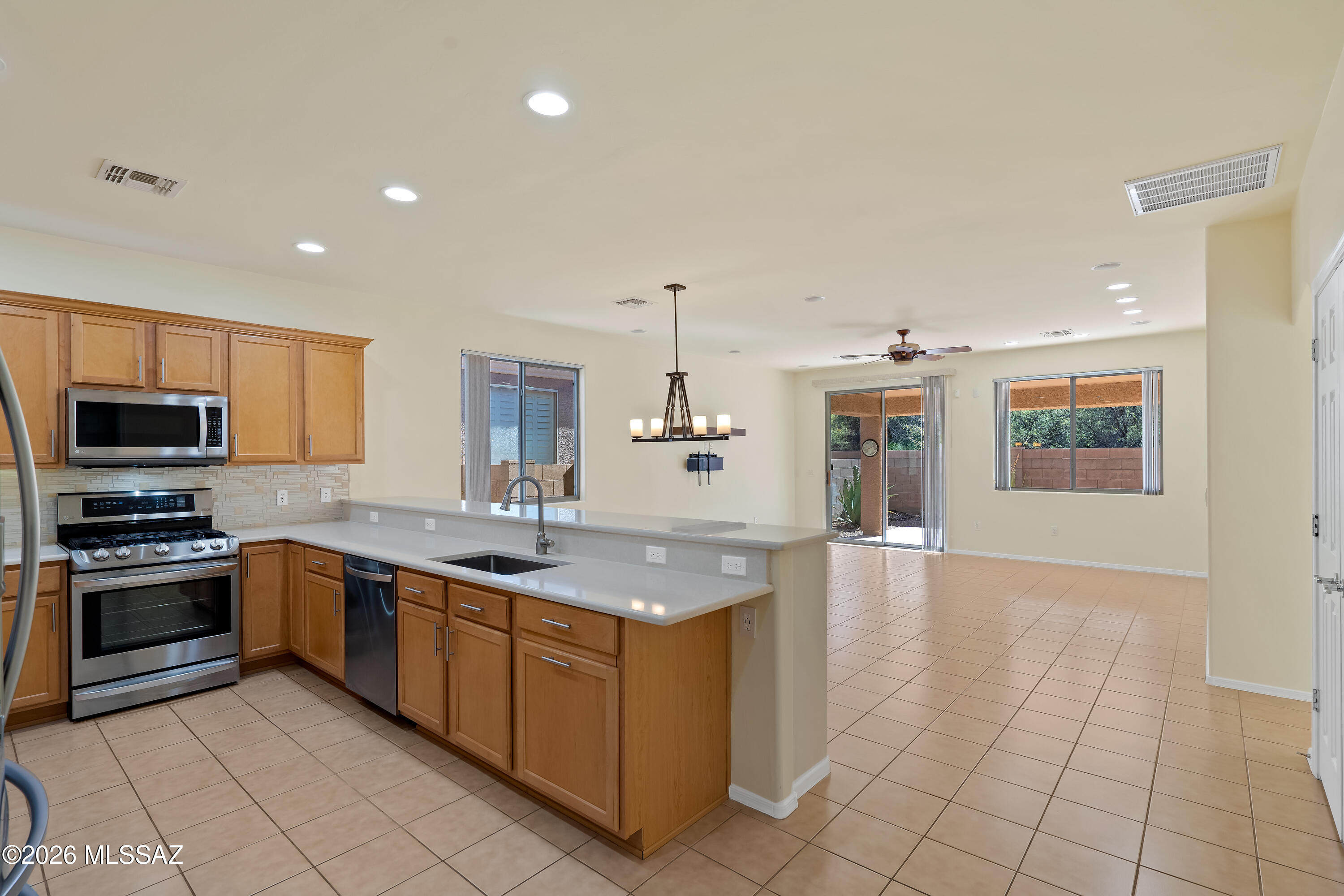 2300 East Ram Rock Road Tucson, AZ 85737 - Photo 6 of 28