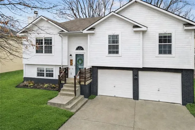 $315,000 | 404 Northwest Orion Drive, Grain Valley, MO 64029