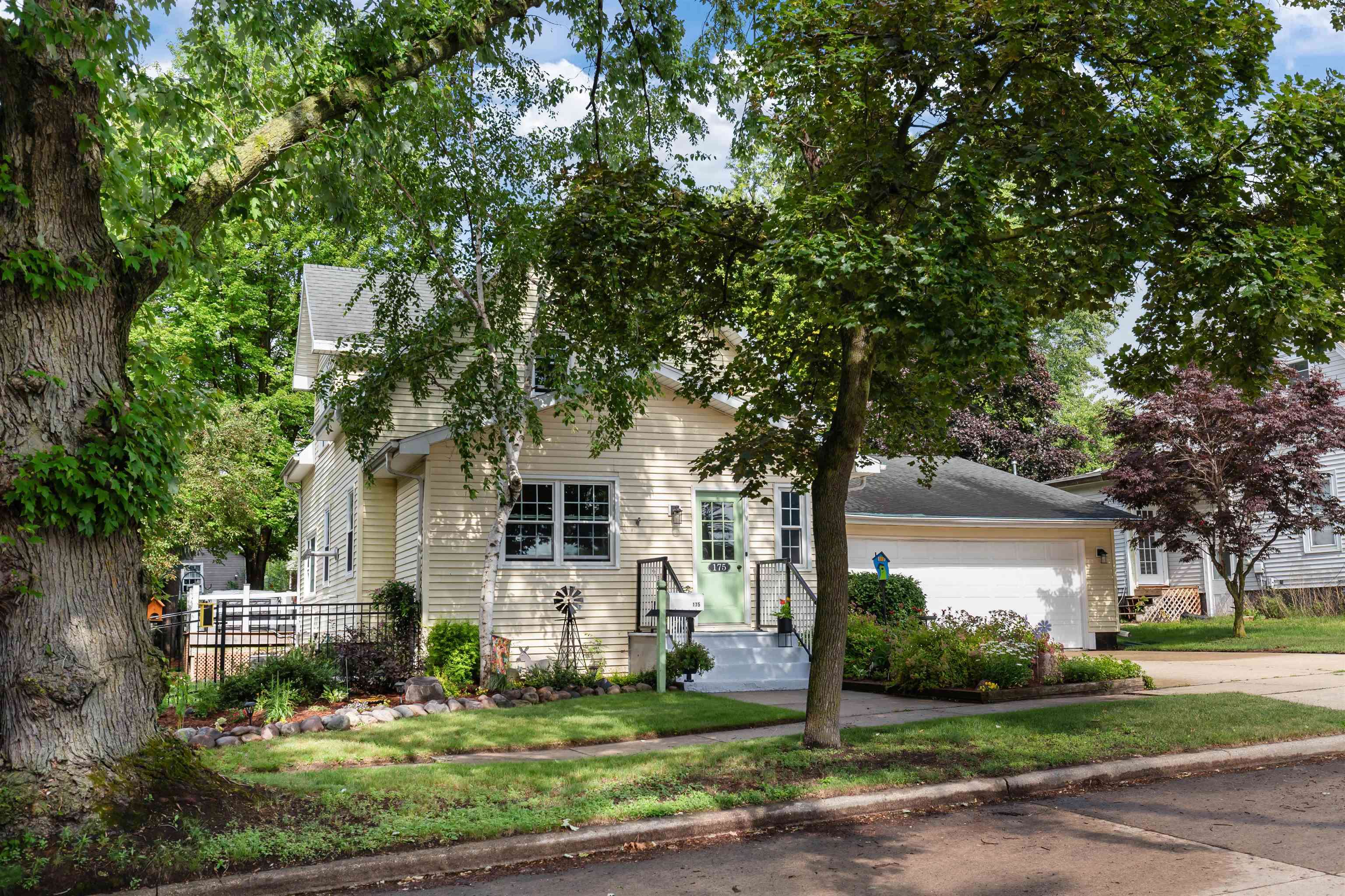 175 Spring Street Berlin, WI 54923 - Photo 5 of 58