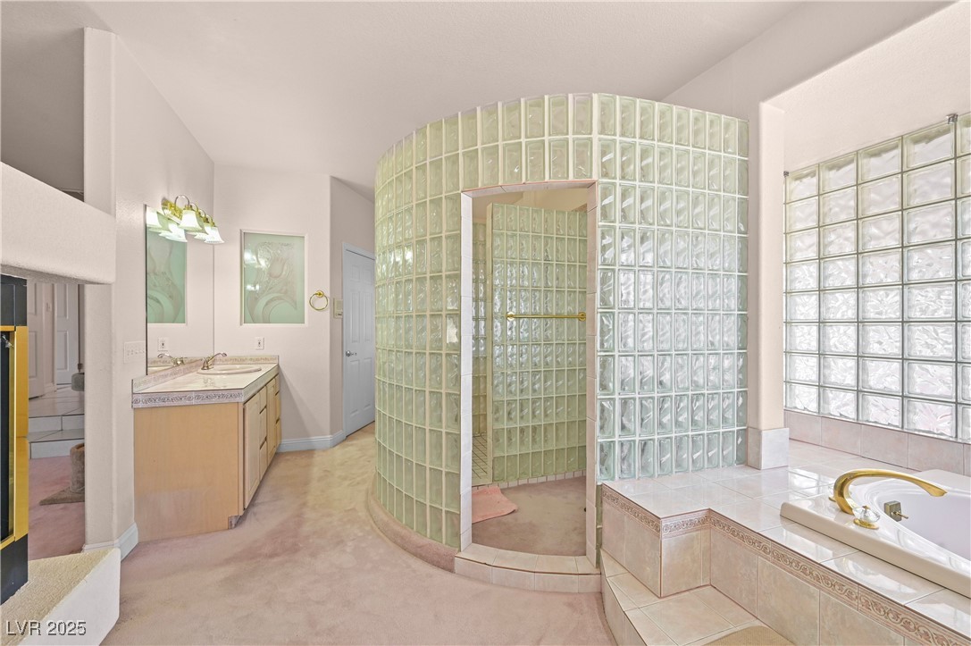 736 Kiel Street Henderson, NV 89015 - Photo 19 of 38 Primary Bath - Curved Glass shower