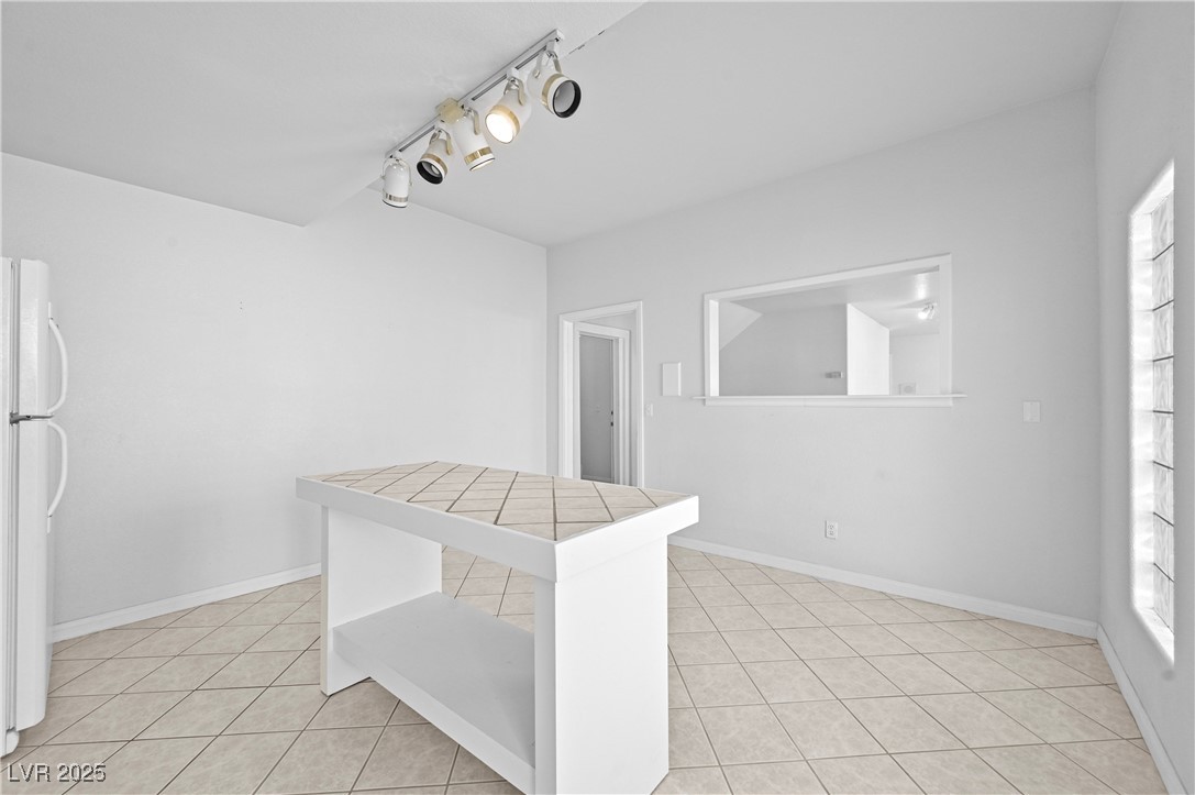 736 Kiel Street Henderson, NV 89015 - Photo 29 of 38 Downstairs "Studio Suite" Kitchen