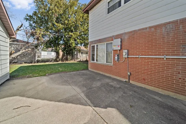 $2,900 | 1436 Portsmouth Avenue, Westchester, IL 60154