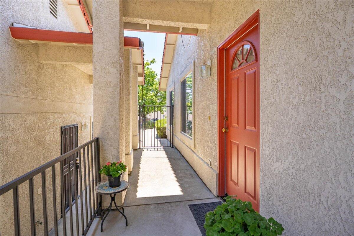 732 Stonebriar Trail Redding, CA 96003 - Photo 5 of 29