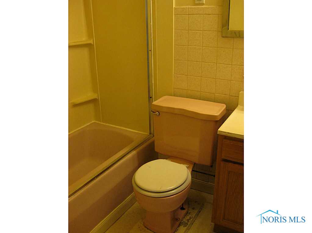 906 Vanderbilt Road Toledo, OH 43615 - Photo 12 of 18 Gallery Image 12