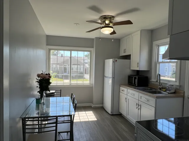a view of entryway and kitchen
