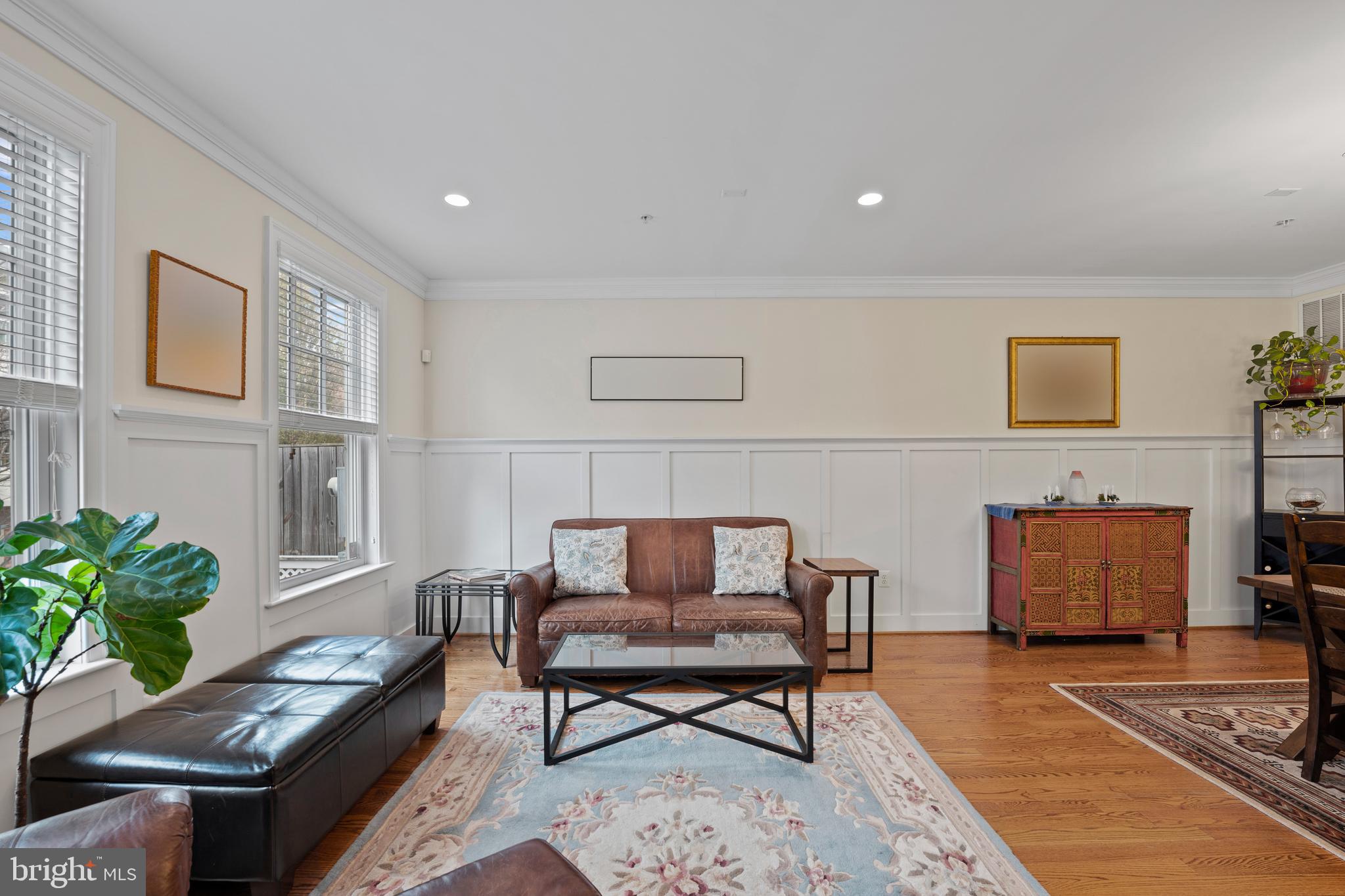 8914 Courts Way Silver Spring, MD 20910 - Photo 16 of 48 Living Room