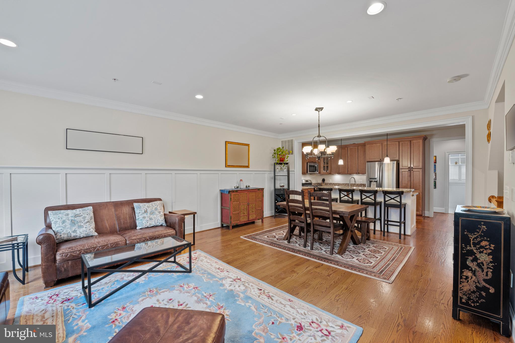 8914 Courts Way Silver Spring, MD 20910 - Photo 17 of 48 Living Room
