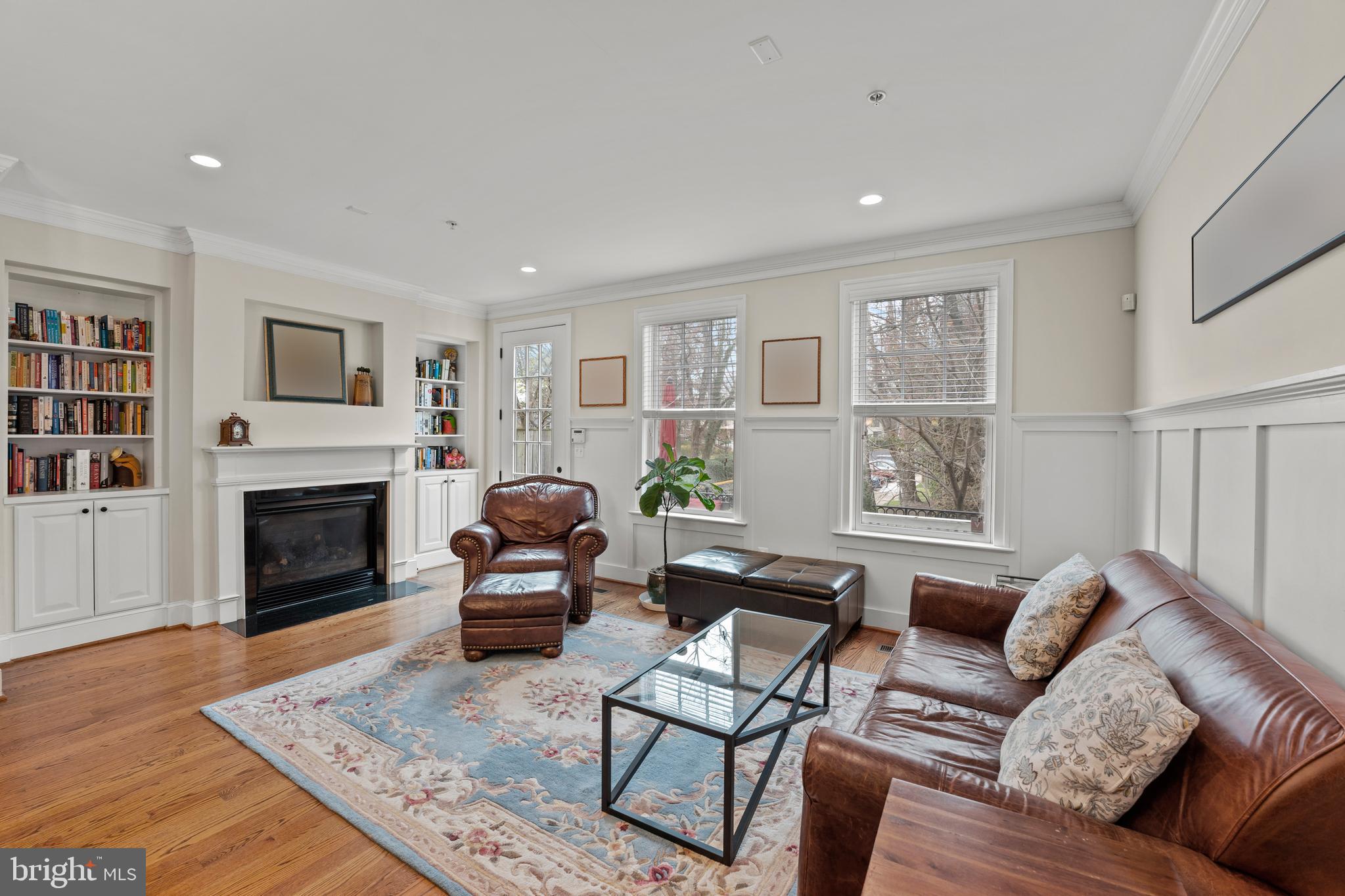 8914 Courts Way Silver Spring, MD 20910 - Photo 19 of 48 Living Room