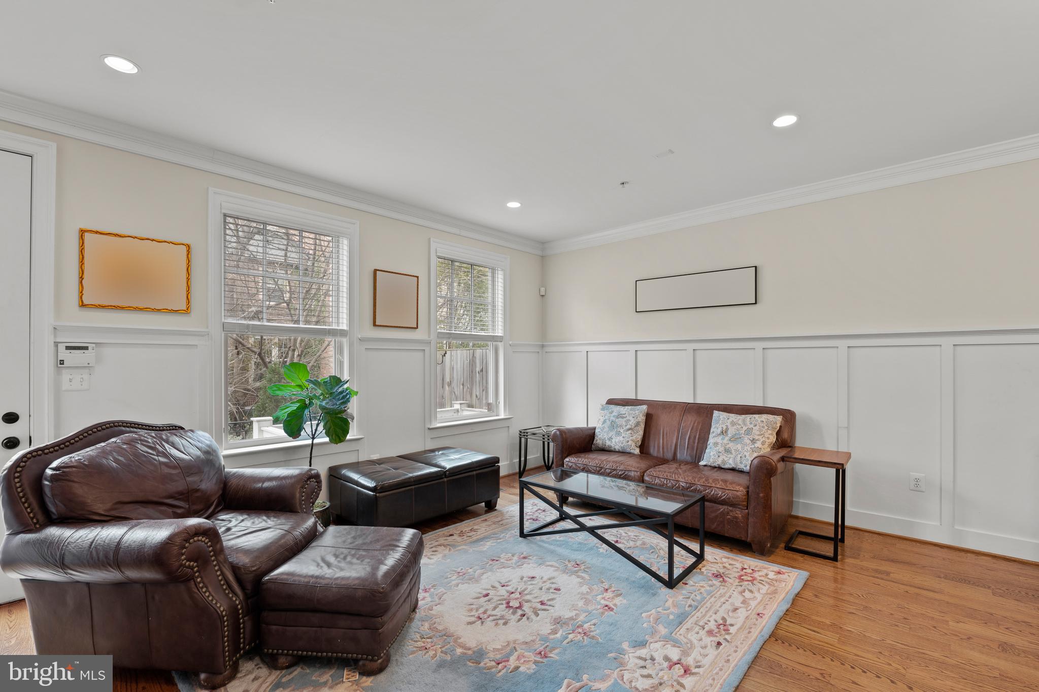 8914 Courts Way Silver Spring, MD 20910 - Photo 3 of 48 Living Room