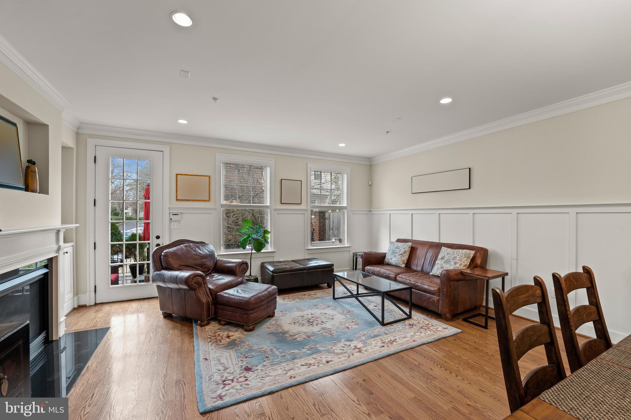 8914 Courts Way Silver Spring, MD 20910 - Photo 20 of 48 Living Room