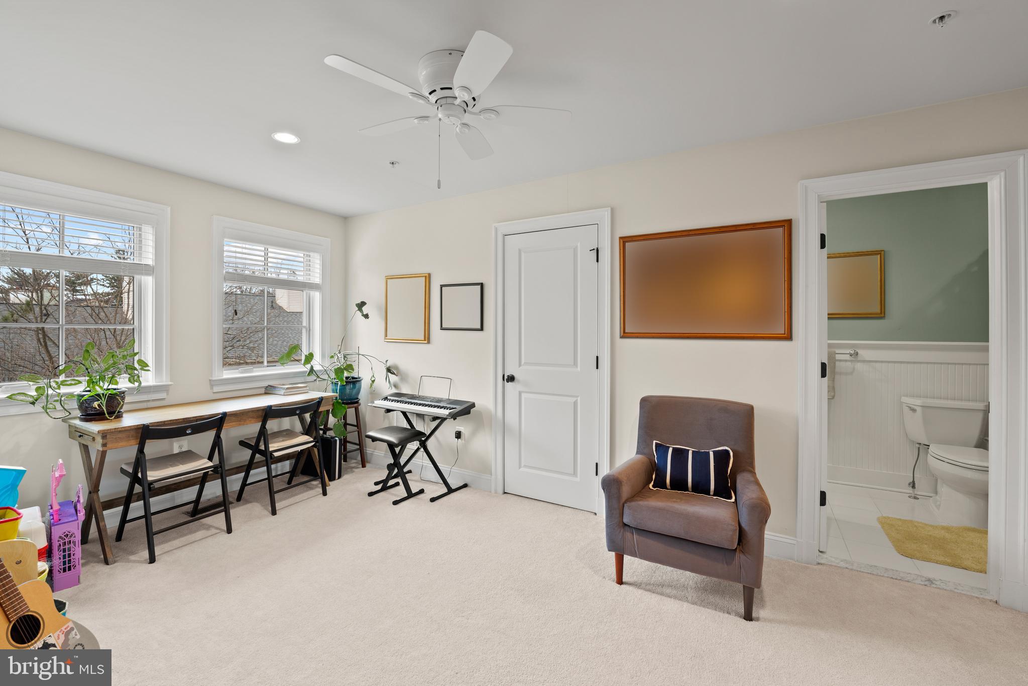8914 Courts Way Silver Spring, MD 20910 - Photo 29 of 48 Top Floor Living Area