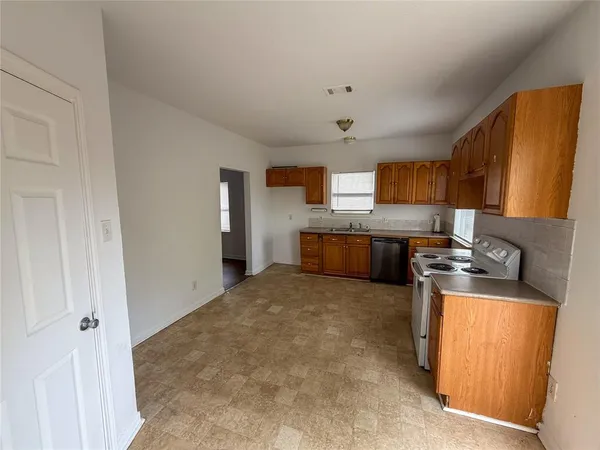 $1,500 | 114 East Hull Street, Denison, TX 75021