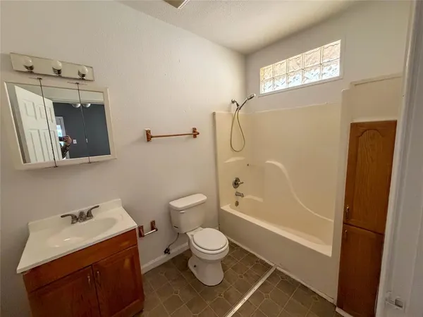 $1,500 | 114 East Hull Street, Denison, TX 75021