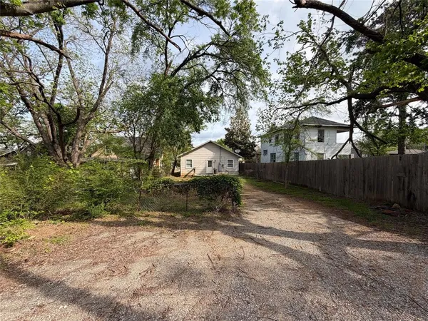 $1,500 | 114 East Hull Street, Denison, TX 75021