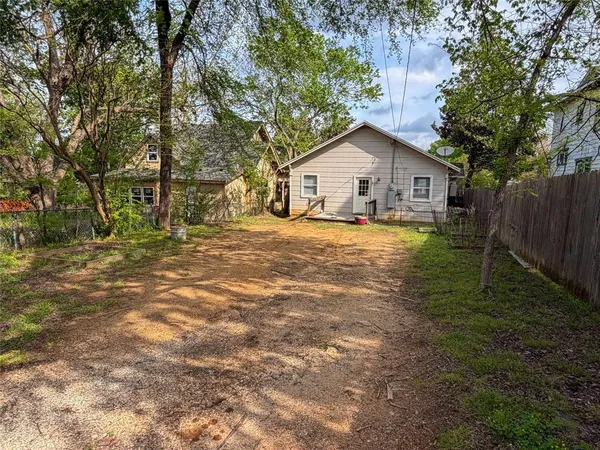 $1,500 | 114 East Hull Street, Denison, TX 75021