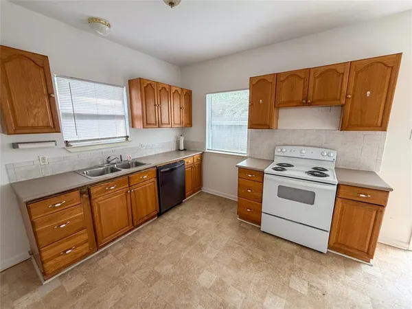 $1,500 | 114 East Hull Street, Denison, TX 75021