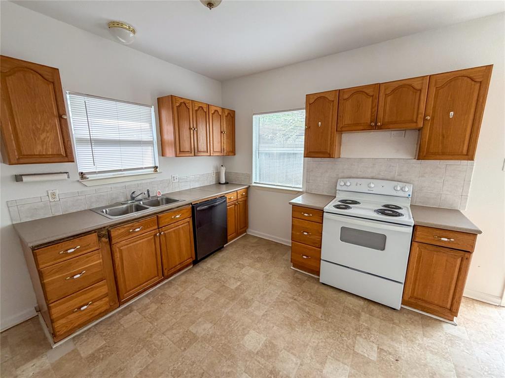 114 East Hull Street Denison, TX 75021 - Photo 10 of 19