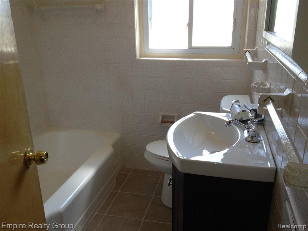 9159 Appleton Avenue Redford, MI 48239 - Photo 6 of 21 Modern