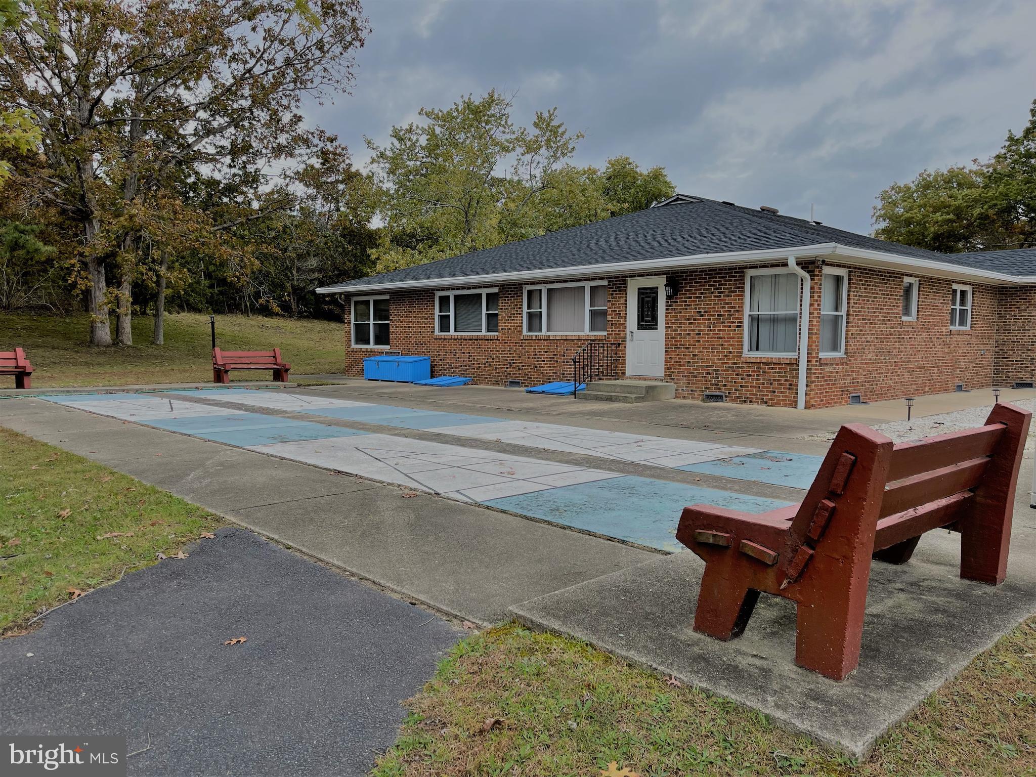 Shuffleboard & Clubhouse