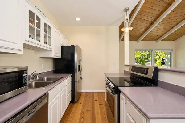 $3,200 | 990 Miramonte Drive, Santa Barbara, CA 93109