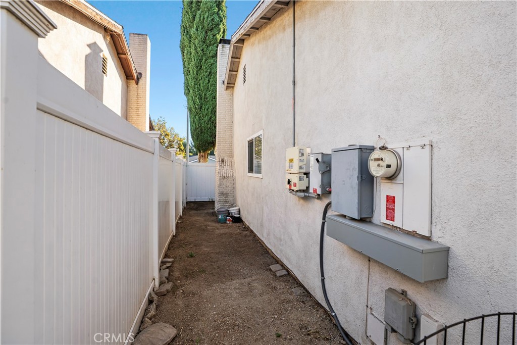 3955 Lecont Court Simi Valley, CA 93063 - Photo 35 of 53