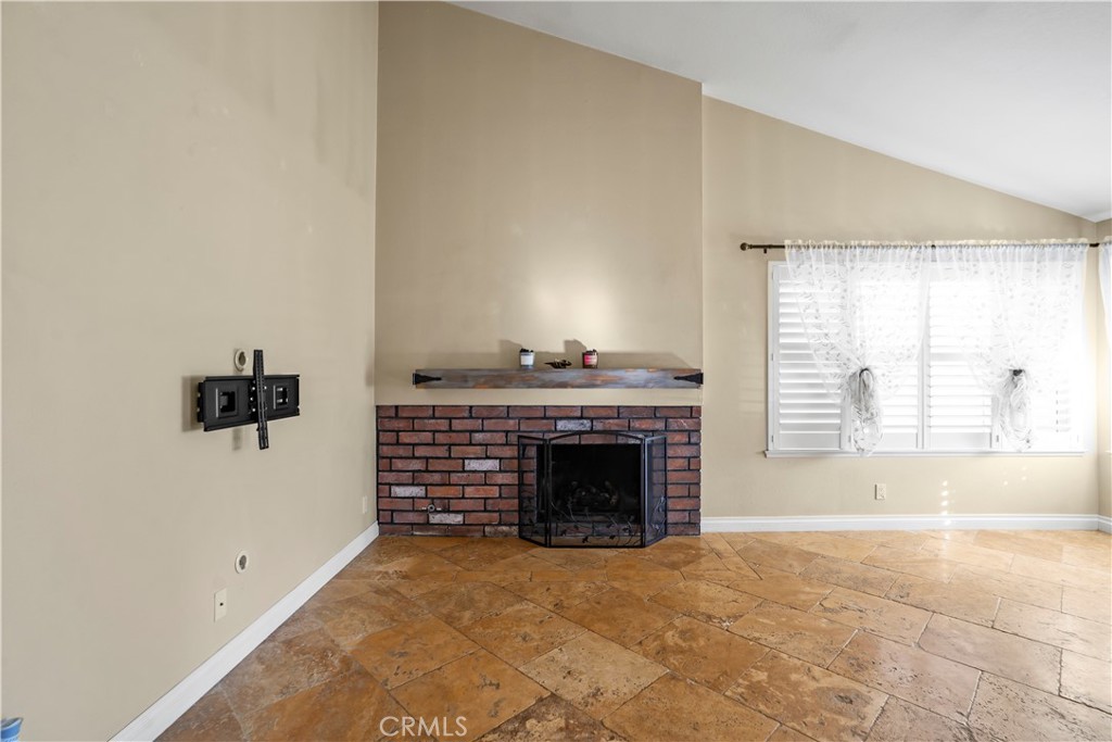 3955 Lecont Court Simi Valley, CA 93063 - Photo 6 of 53 Living room