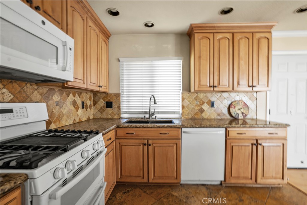 3955 Lecont Court Simi Valley, CA 93063 - Photo 8 of 53