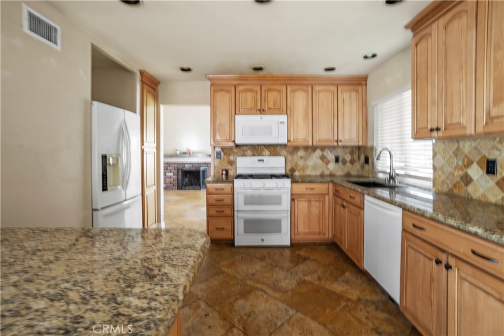 3955 Lecont Court Simi Valley, CA 93063 - Photo 9 of 53