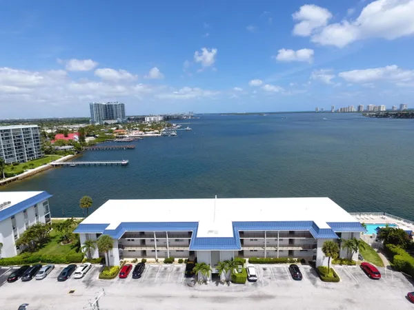$2,200 | 400 Wilma Circle, Unit 207, Riviera Beach, FL 33404