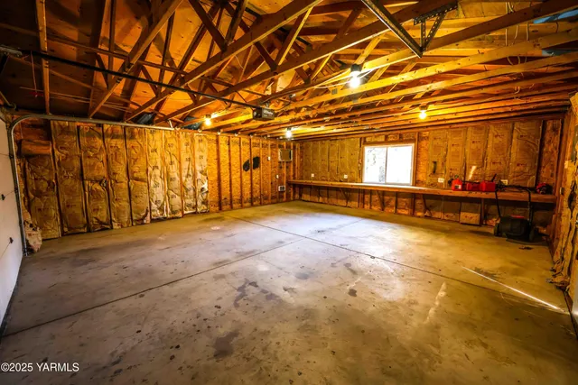 a view of an indoor garage