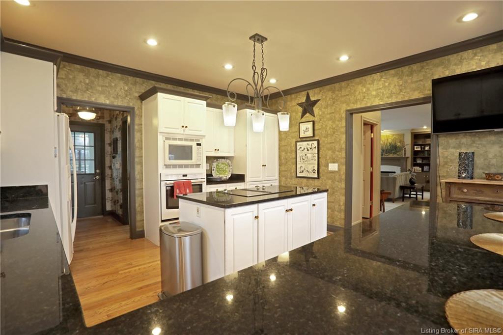 6004 English Court Floyds Knobs, IN 47119 - Photo 13 of 77