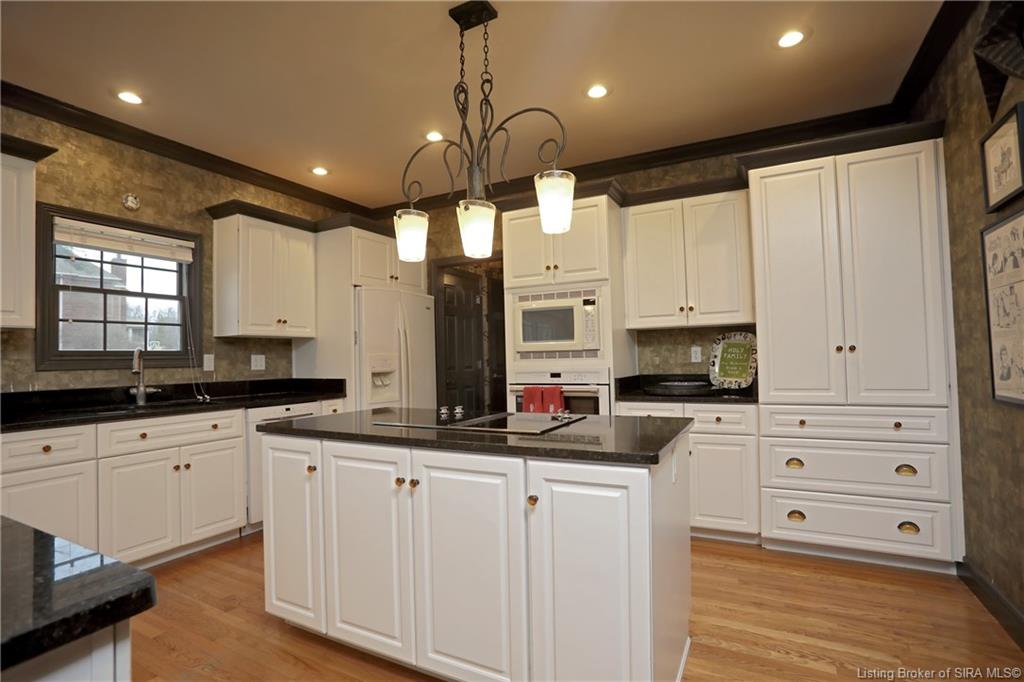 6004 English Court Floyds Knobs, IN 47119 - Photo 8 of 77