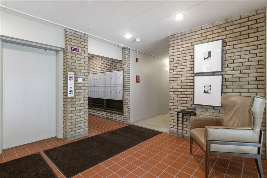 53 Highland Road, Unit 401 Bethel Park, PA 15102 - Photo 4 of 36