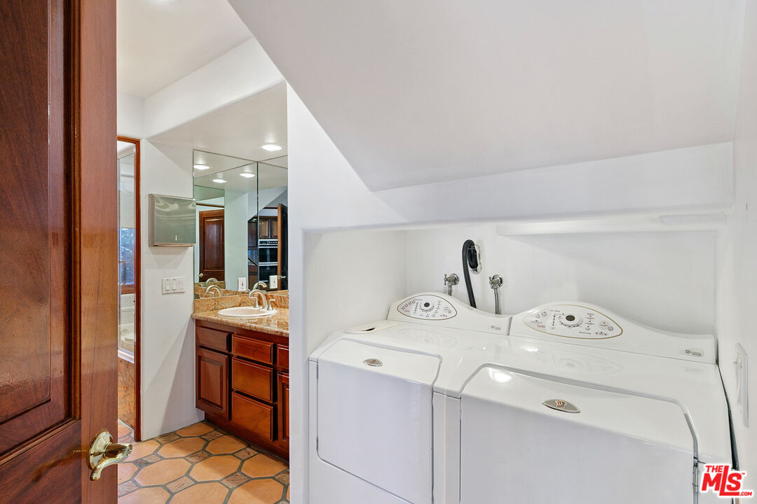 23010 Saddle Peak Road Topanga, CA 90290 - Photo 23 of 51 a utility room with dryer and washer